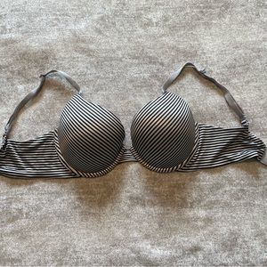 Victoria’s Secret bra 34D